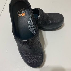 Dansko XP 2.0 women clogs, black leather